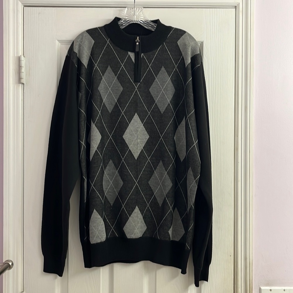 North Pole Men’s Black & Gray Argyle Zip Up Sweater XL